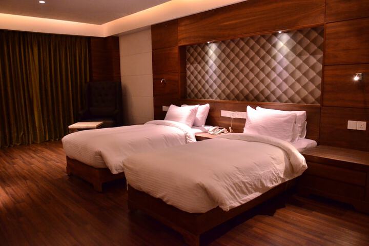 Room 7 of 19