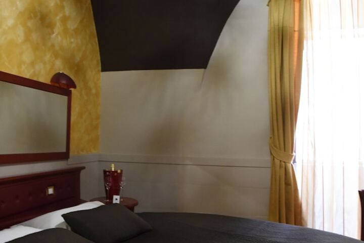 Room 34 of 100