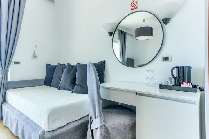 Room 5 of 49