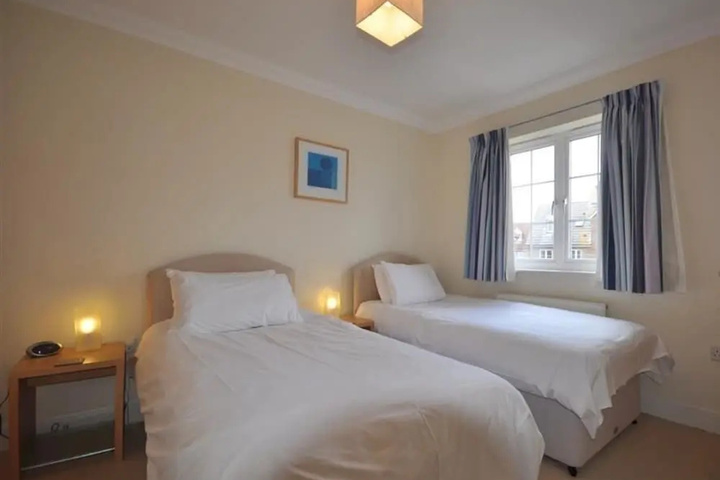 Room 4 of 13