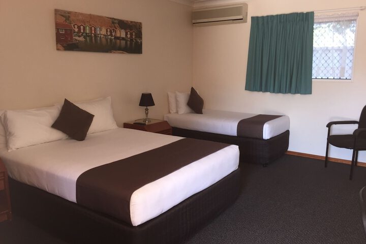 Room 13 of 83