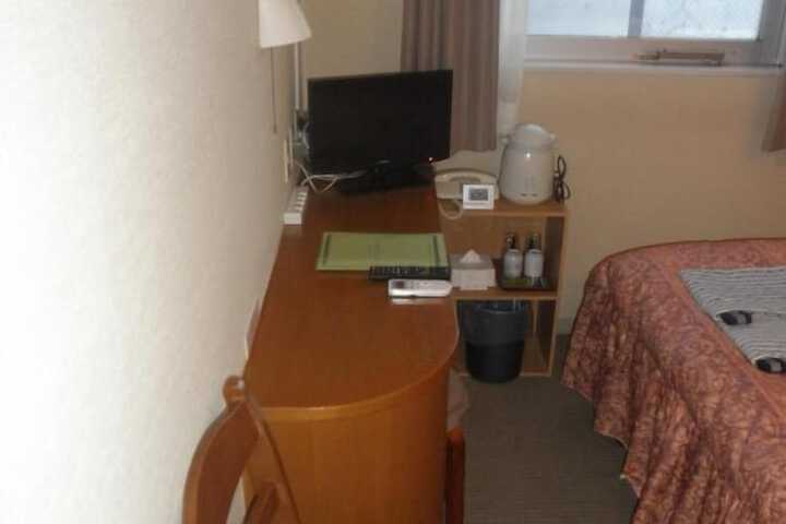 Room 28 of 63