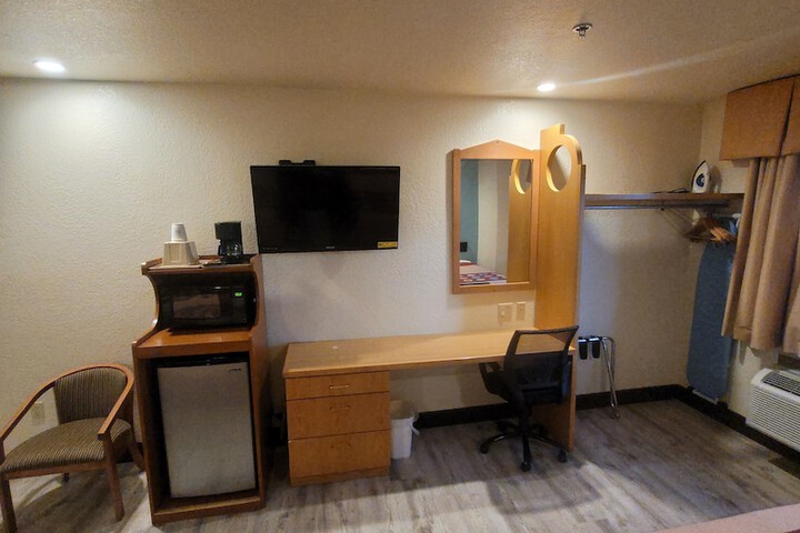 Room 8 of 35