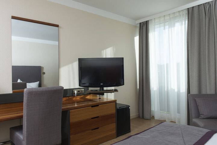 Room 2 of 40