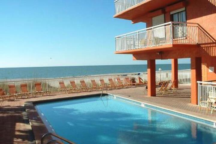 Chateaux 403 Apartment in Clearwater Beach, FL