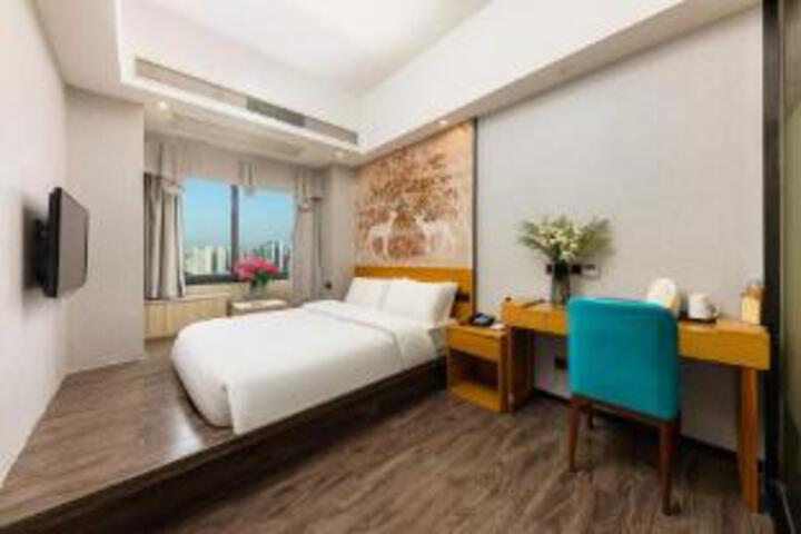 Room 8 of 10