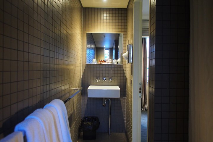 Room 23 of 42