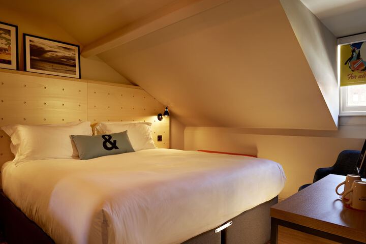 Room 15 of 60