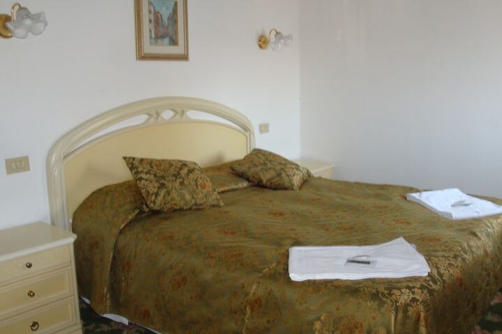 Room 28 of 50