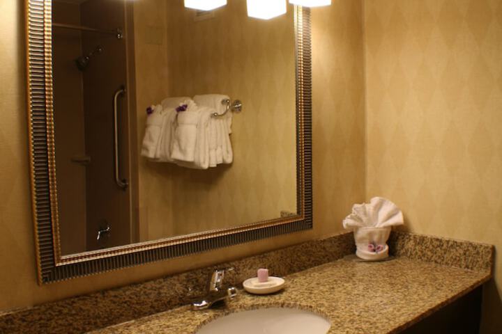 Bathroom sink