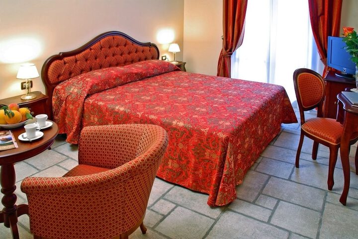 Room 7 of 26
