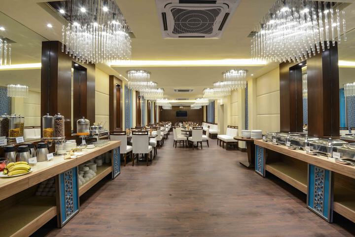 Ballroom/Hall 51 of 54