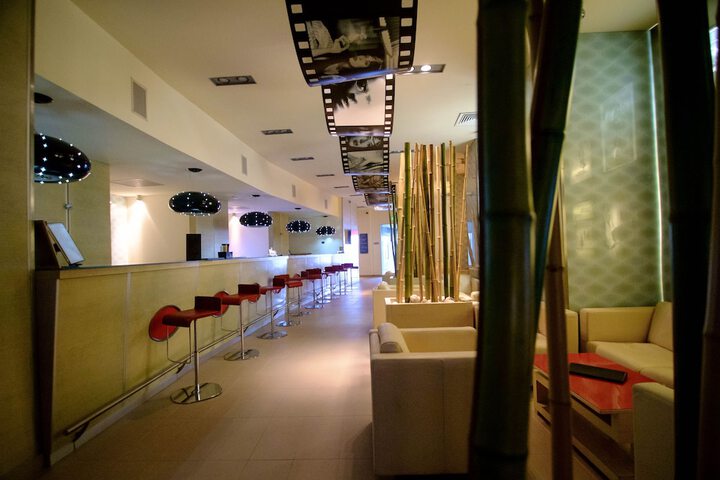Entrance & Lobby