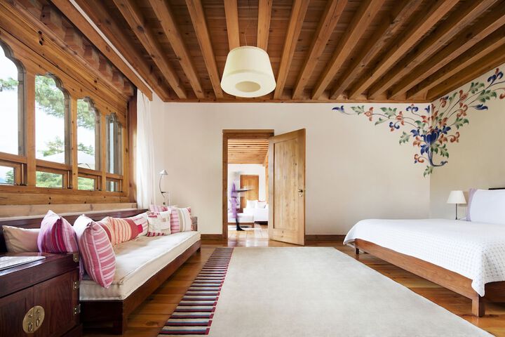 Room 3 of 47