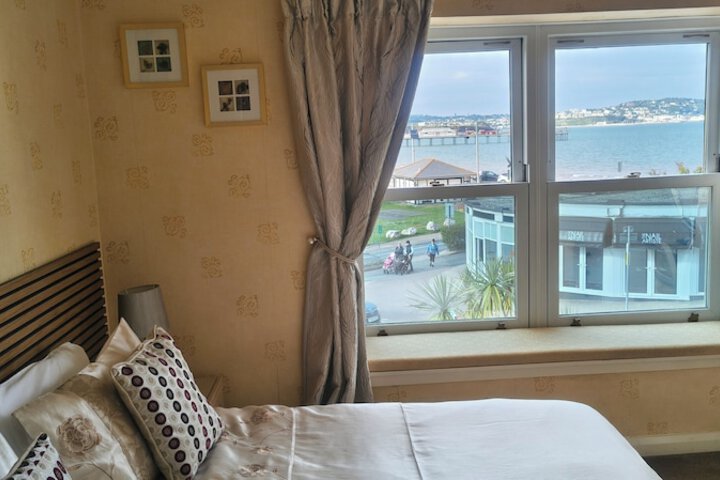 Room 106 of 184