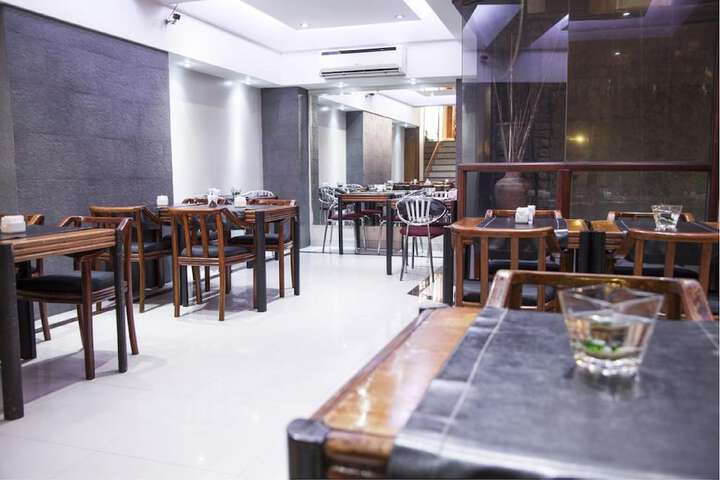 Dining 33 of 36