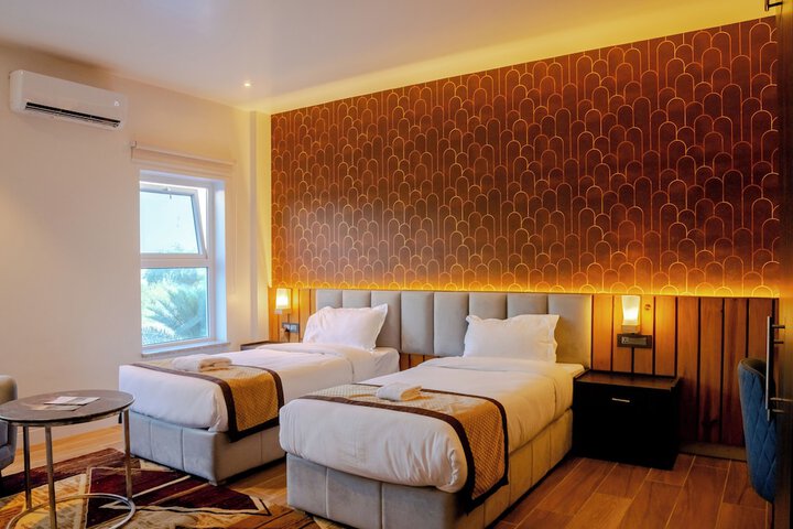 Room 6 of 40