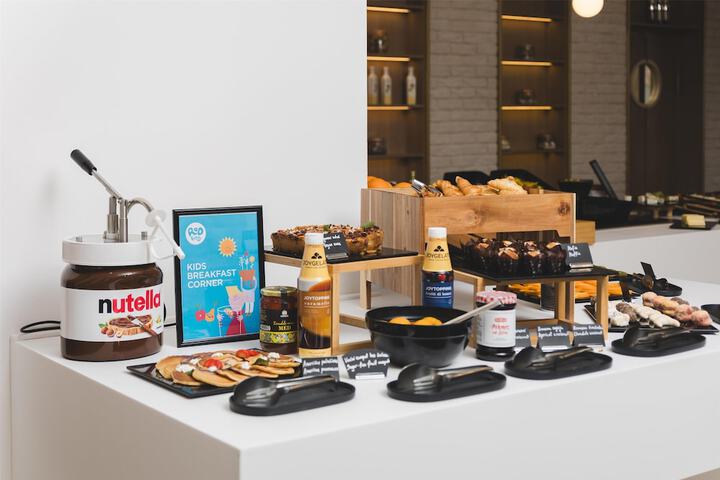 Breakfast/Coffee Service 145 of 211