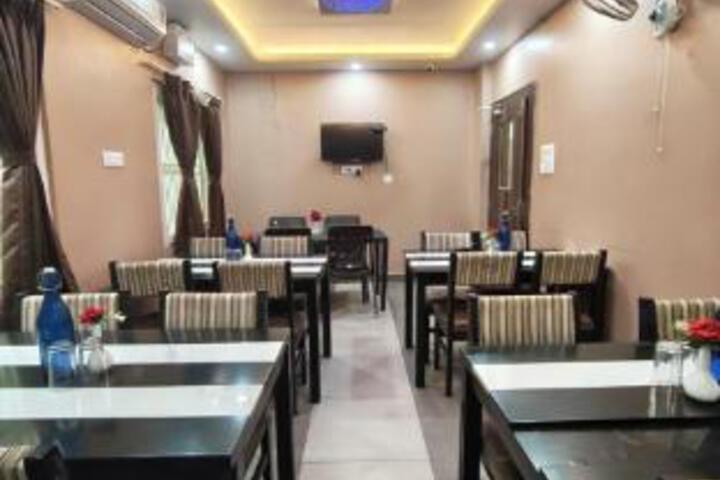 Dining 6 of 15