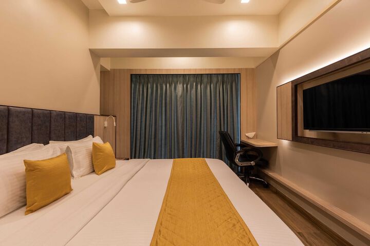 Room 42 of 100