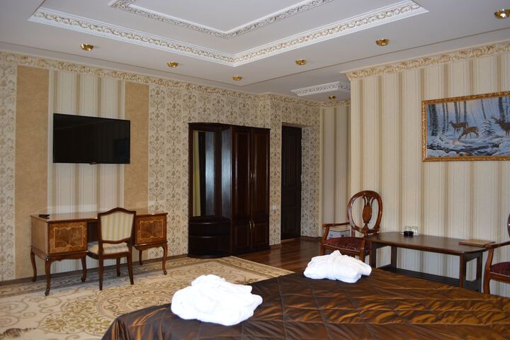 Room 11 of 39