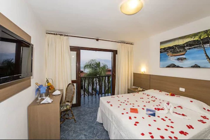 Room 10 of 84
