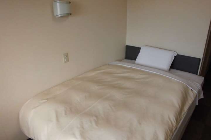 Room 5 of 10