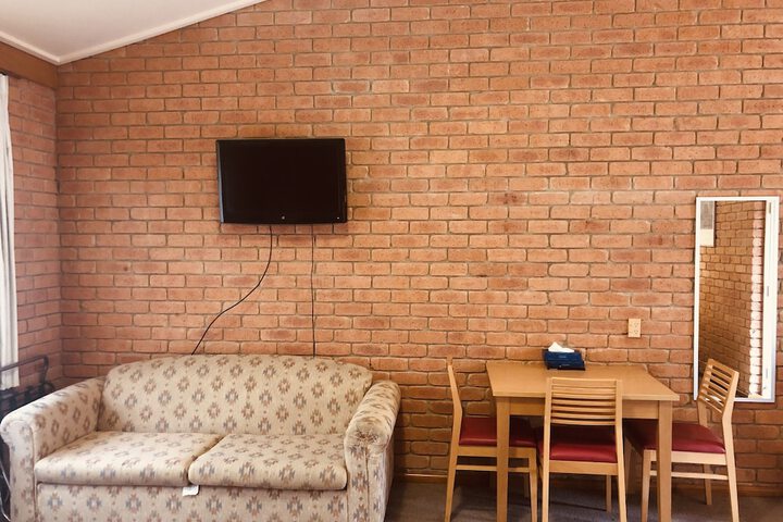 Room 17 of 34