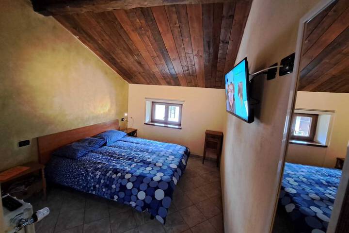 Room 4 of 28