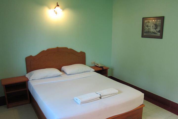 Room 7 of 33