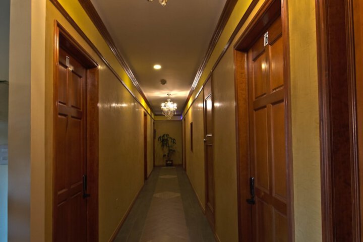 Ballroom/Hall 38 of 42