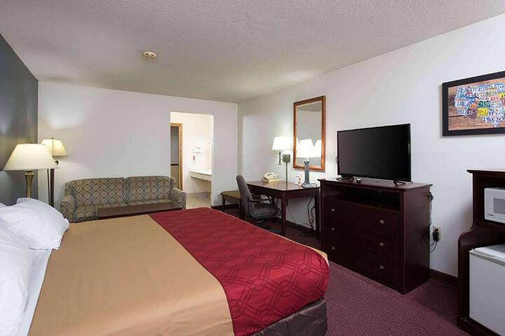 1 King Bed (5 of 14)