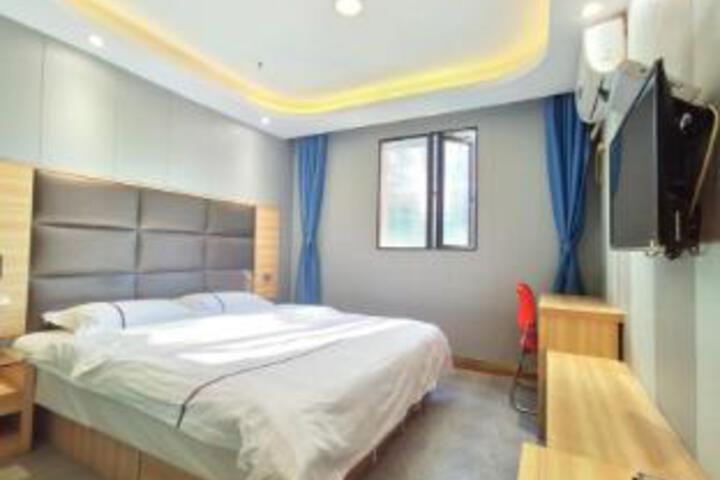 Room 6 of 7
