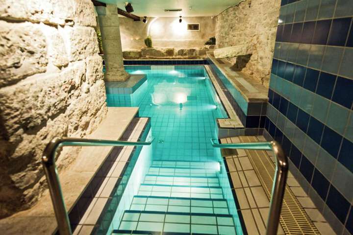 Pool 65 of 121