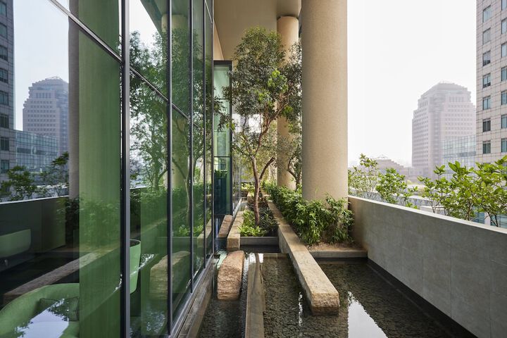 Hotel Exterior 90 of 102