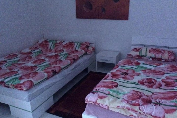 Room 9 of 37