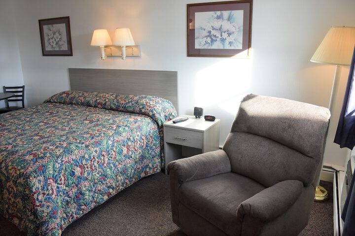 Room 4 of 18