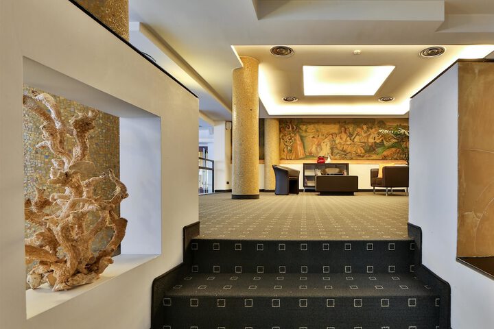 Hotel Interior 5 of 109