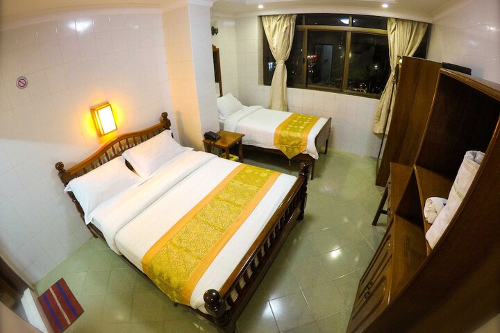 Room 11 of 34