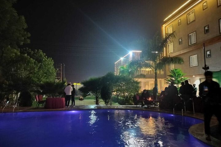 Pool 23 of 44