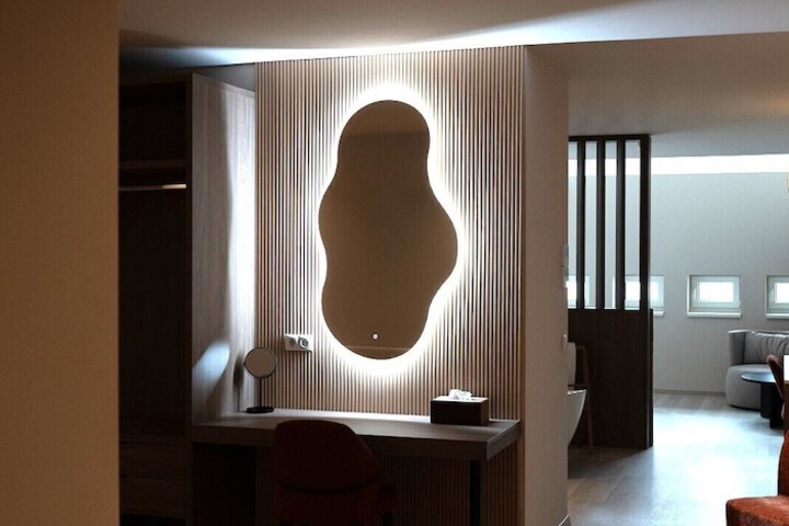 Room 43 of 165