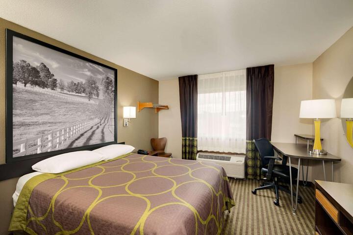 1 Queen Bed (11 of 13)