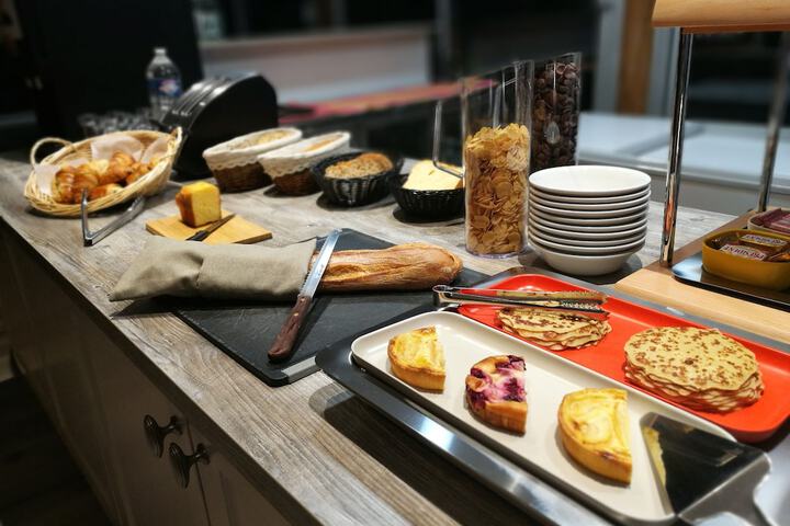 Breakfast/Coffee Service 25 of 31