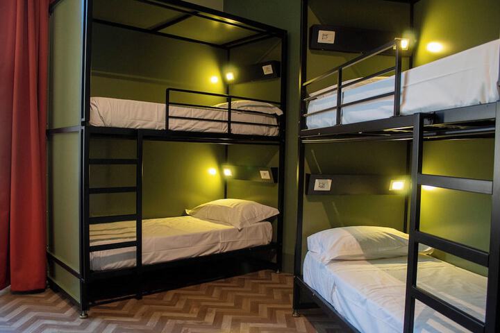 Room 17 of 39