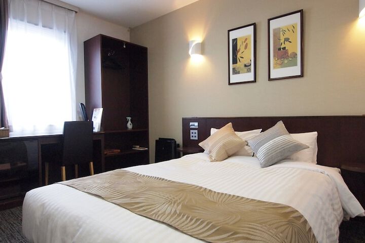 Room 12 of 97