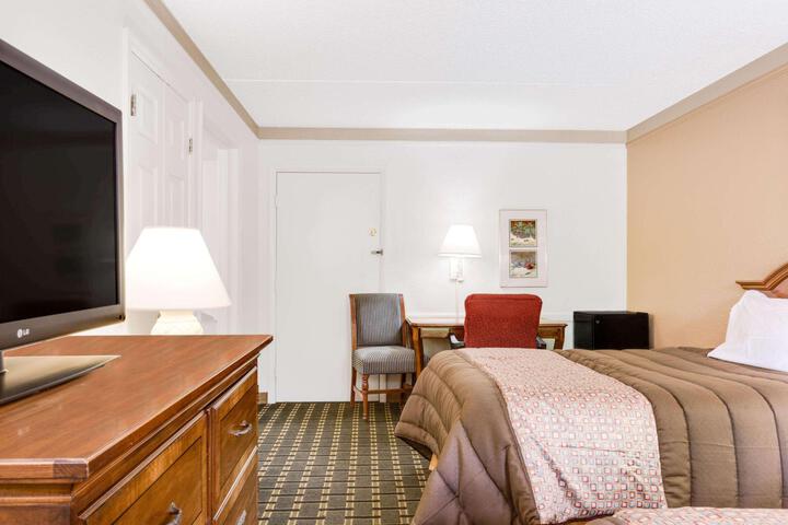 2 Double Beds Mobility Accessible (4 of 5)