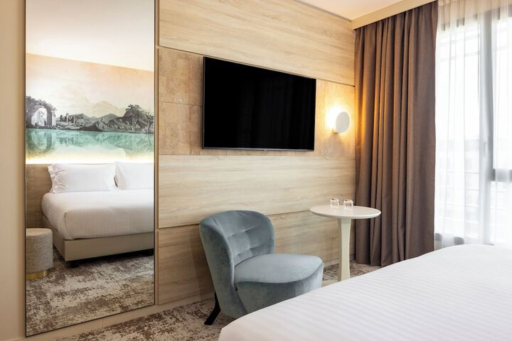 Room 9 of 43