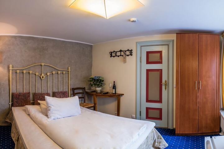 Room 21 of 91
