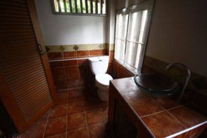 Room 9 of 33