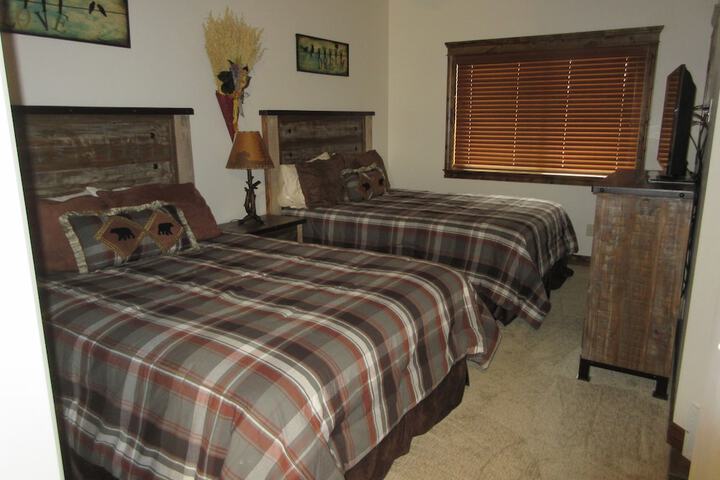 Room 3 of 28
